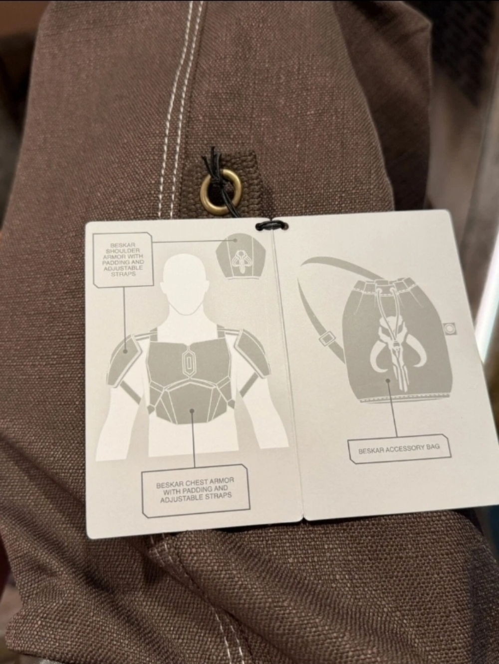 2026 Disney Parks Star Wars Galaxy’s Edge Mandalorian Armor & Gauntlets Set - Picture 6 of 9